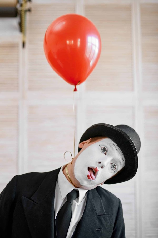 Magicien maquillage et sculpteur de ballon : une fusion d'expérience et de compétences
