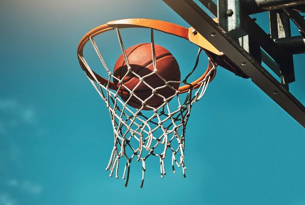 Les paniers de basket avec système de pliage automatique : simplicité d'utilisation.